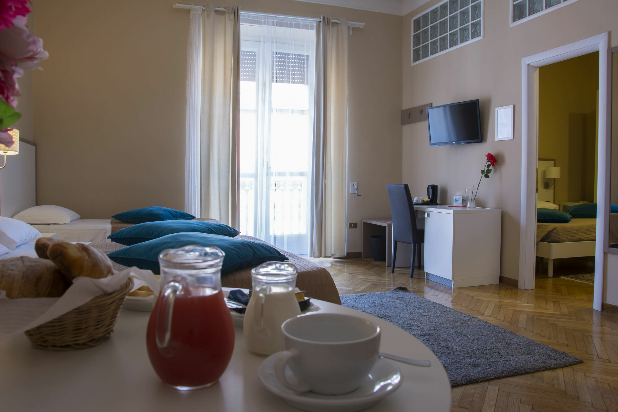 Il Ventre Di Napoli " Costantinopoli" Hotel Luaran gambar