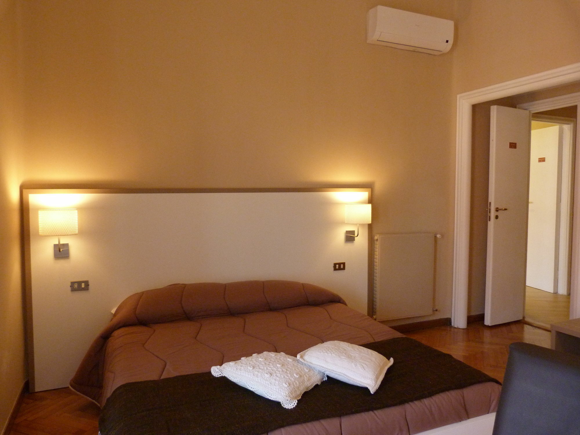Il Ventre Di Napoli " Costantinopoli" Hotel Luaran gambar