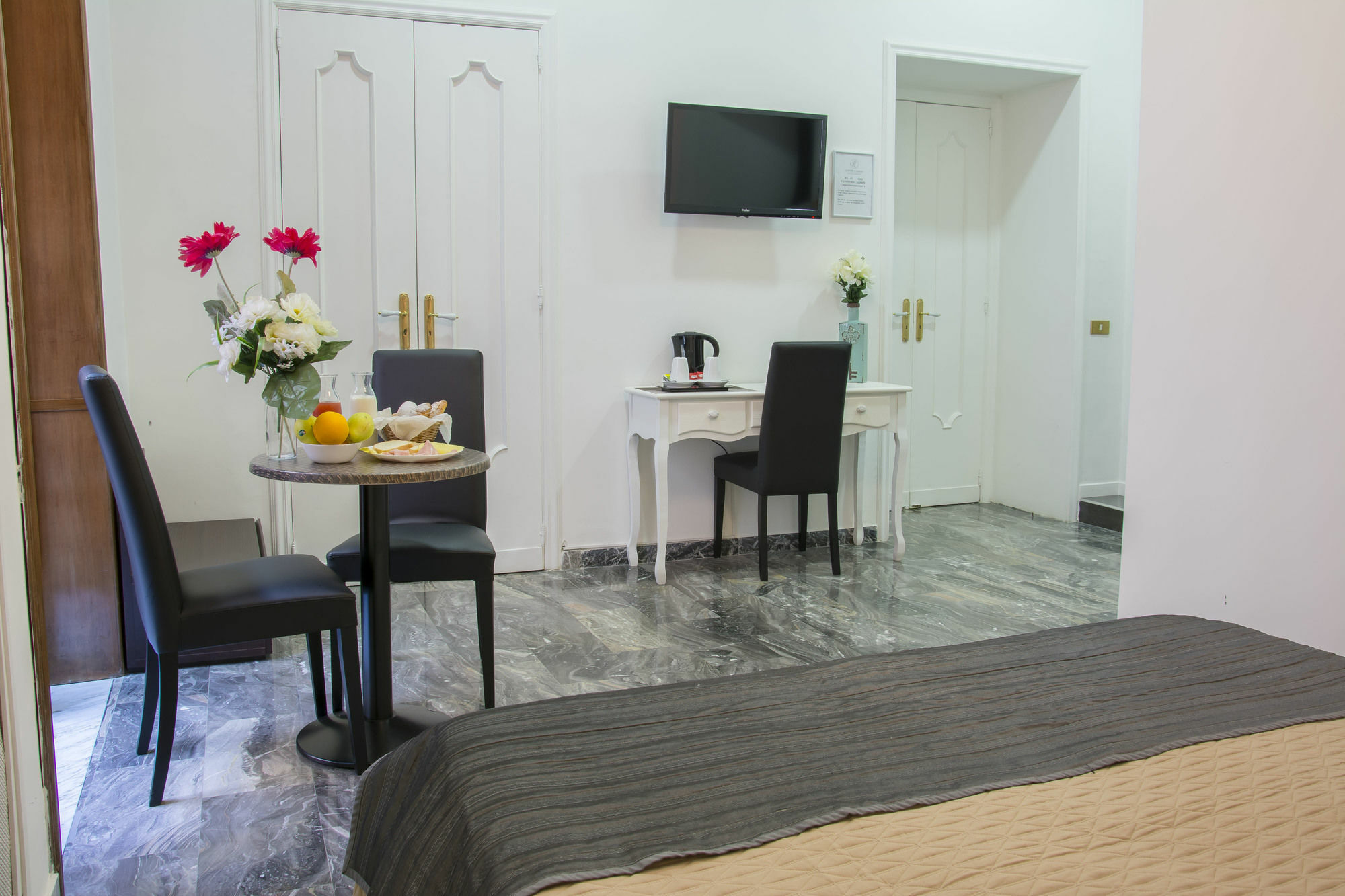 Il Ventre Di Napoli " Costantinopoli" Hotel Luaran gambar