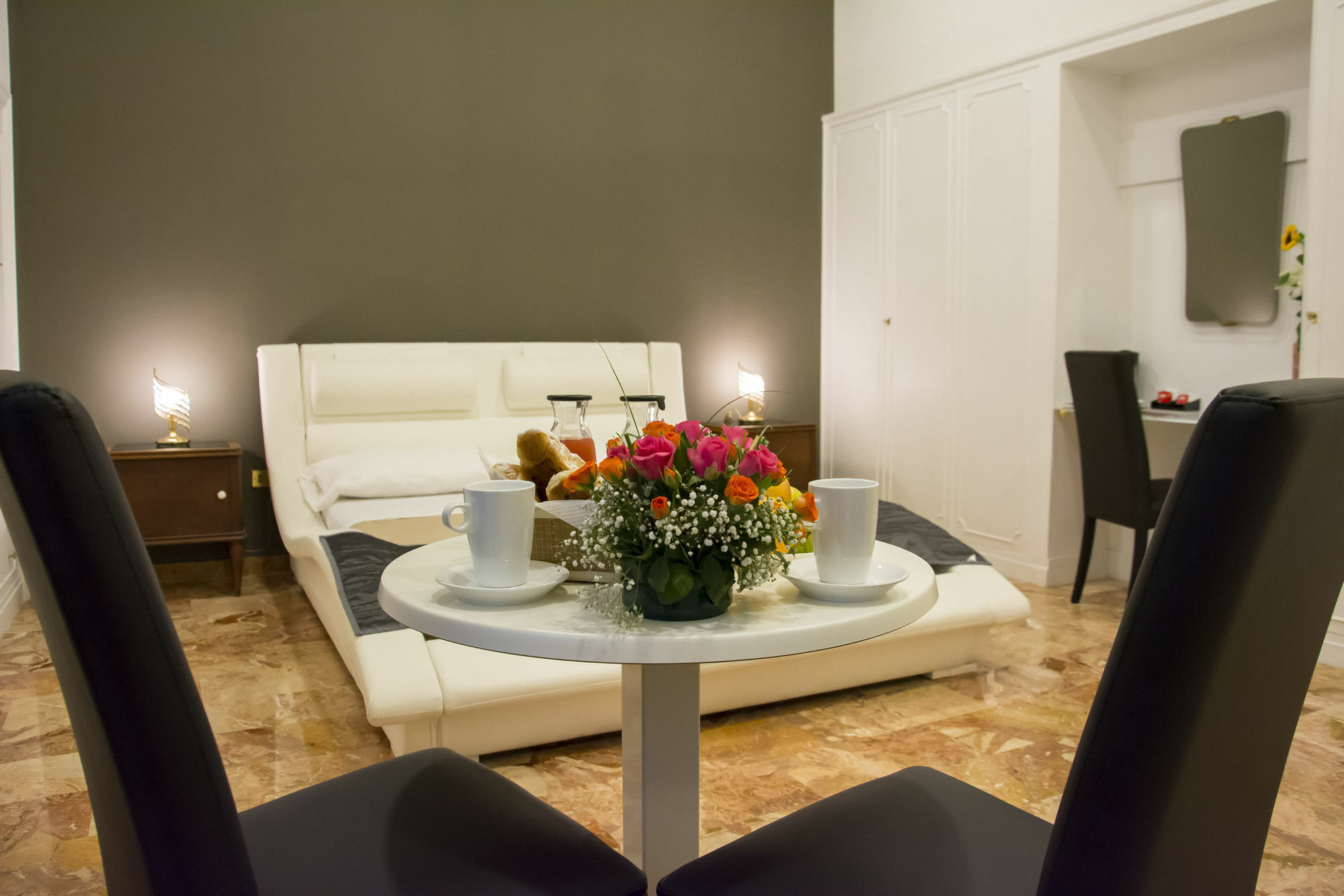 Il Ventre Di Napoli " Costantinopoli" Hotel Luaran gambar