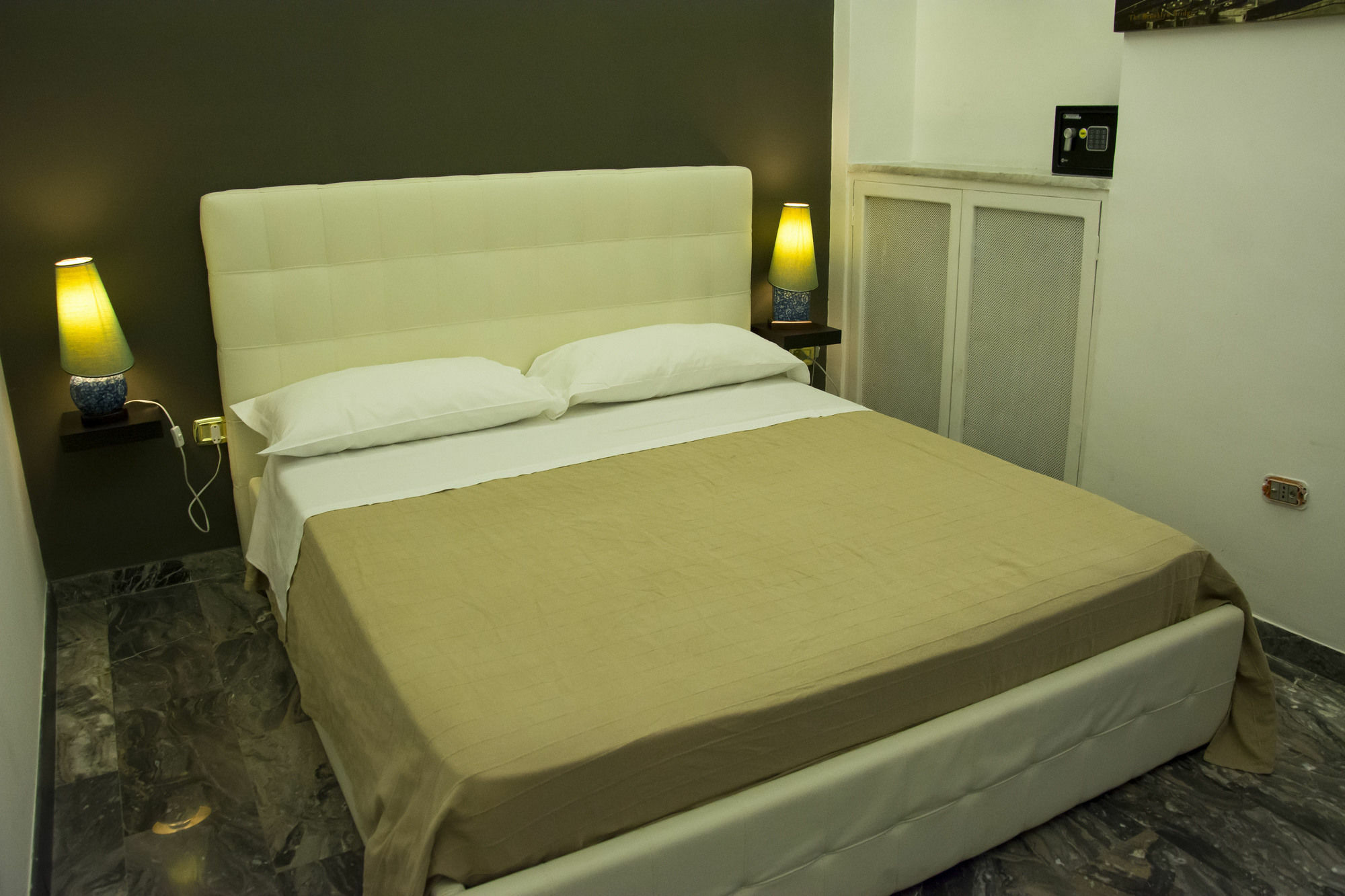 Il Ventre Di Napoli " Costantinopoli" Hotel Luaran gambar