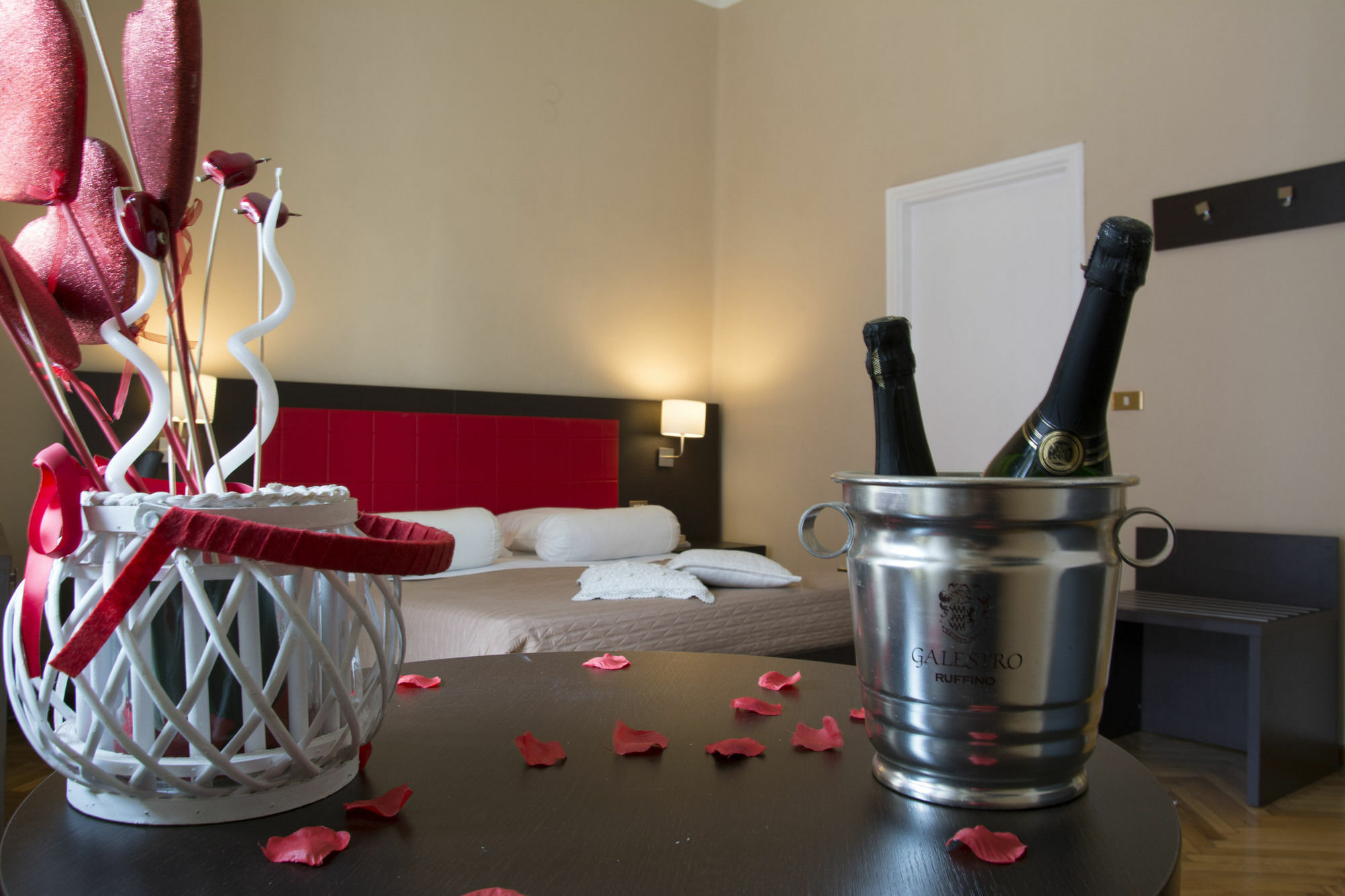 Il Ventre Di Napoli " Costantinopoli" Hotel Luaran gambar